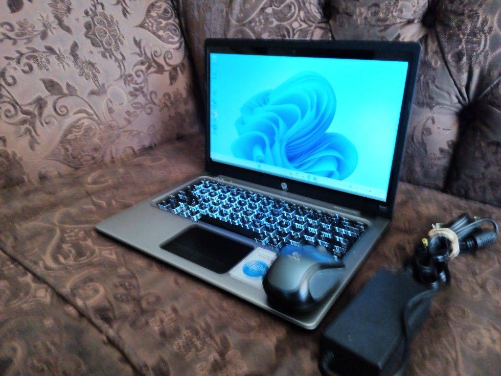 Laptop HP Folio 13-2000-core i5-8gb Ram-128gb HD SSD Solid 