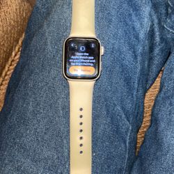 Apple Watch SE (2nd Gen) (GPS + Cellular, 40mm) - Starlight Aluminum Case with Starlight Sport Band, S/M 