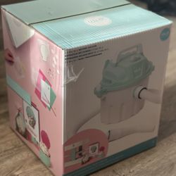 Sealed New 2.5 Gallon Wet/Dry Vacuum