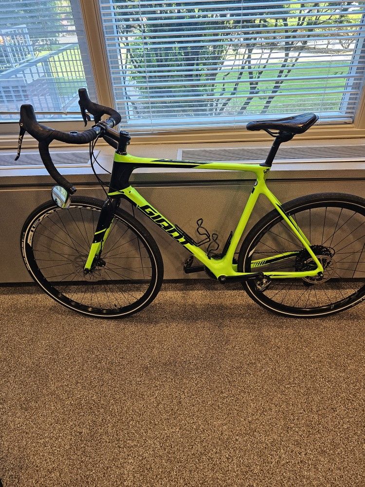 Sale / Trade For a Mountain Bike. 2019 GIANT CARBON TCX...