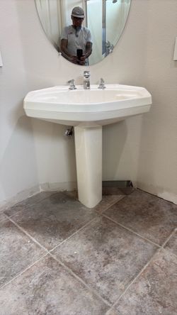 Pedestal sink
