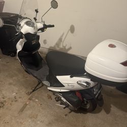 Genuine Buddy 125 CC Moped