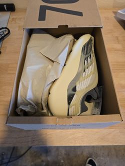NEW adidas Yeezy 700 V3 Fade Salt 9