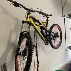 Specialized Enduro M5 Mountain Bike