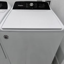 Brand New Whirlpool Washing Machine & Dryer Set 