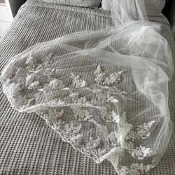 Cathedral Veil - 102” Never Used Off White 