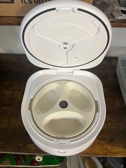 Pet libro Cold Feeder with App