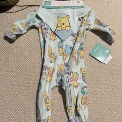 New Baby Size 0-3 Months Pooh Onesie And Bib 2 Piece set 