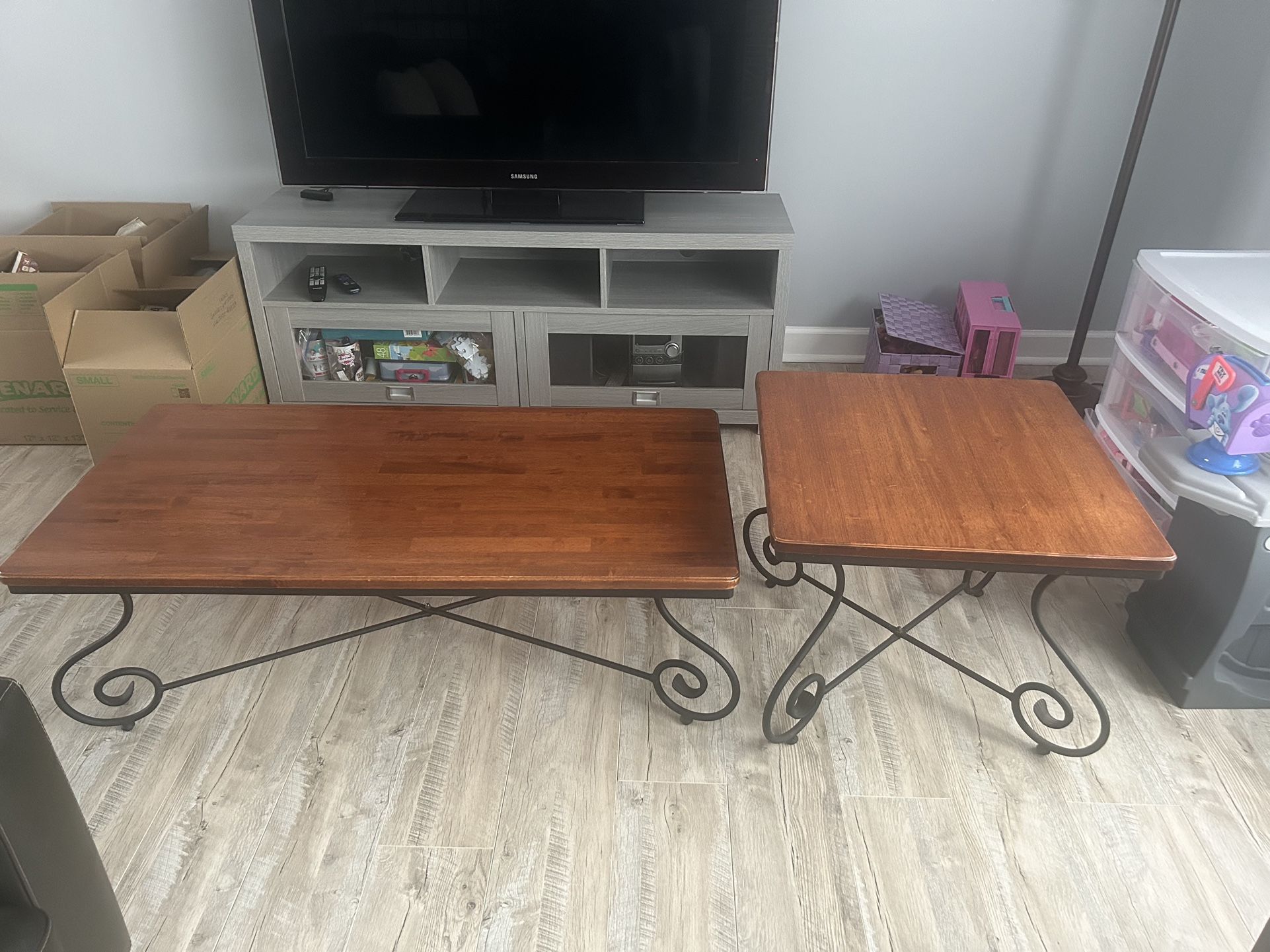 Solid Wood Coffee Table Ans End Table 