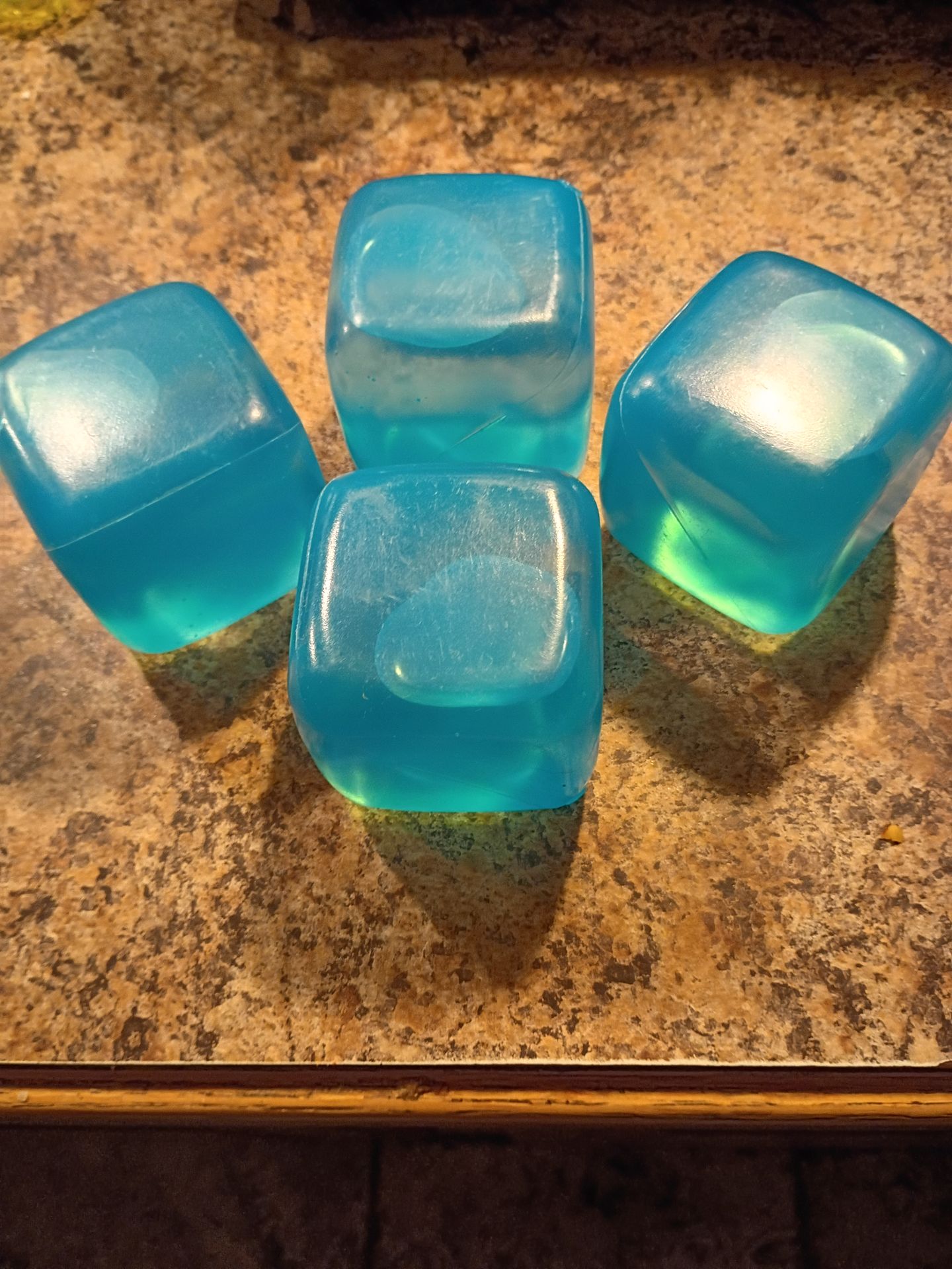 4 Reusable Ice Cubes-NEW