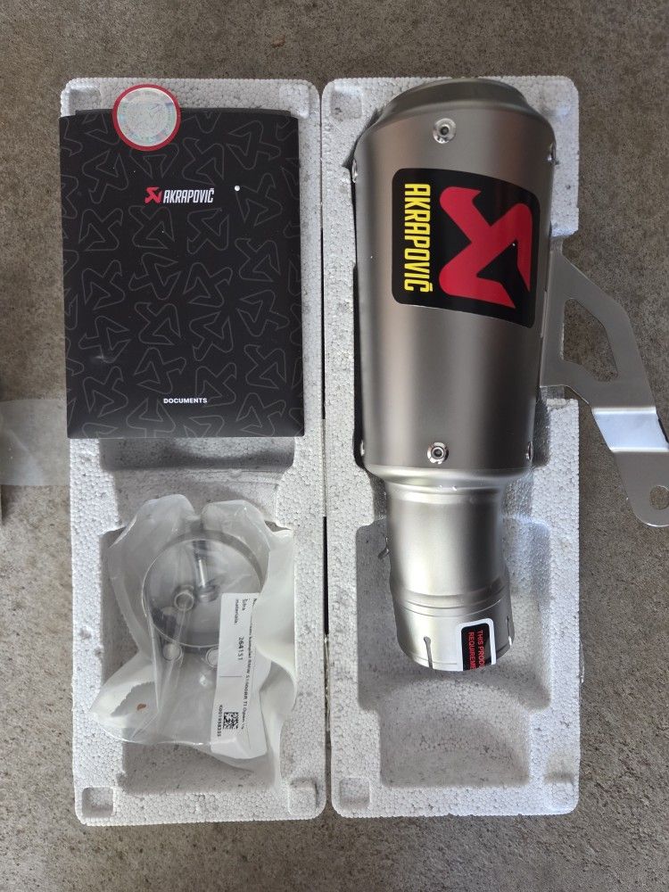 Akrapovic GP Slip-On Exhaust BMW S1000R / S1000RR / M1000R / M1000RR