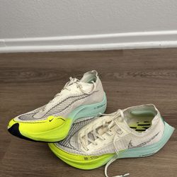 Nike ZoomX Vaporfly NEXT% 2 – Size: M 7 / W 8.5 