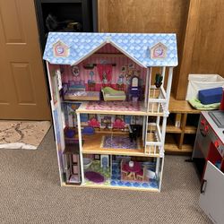 4 foot doll house 