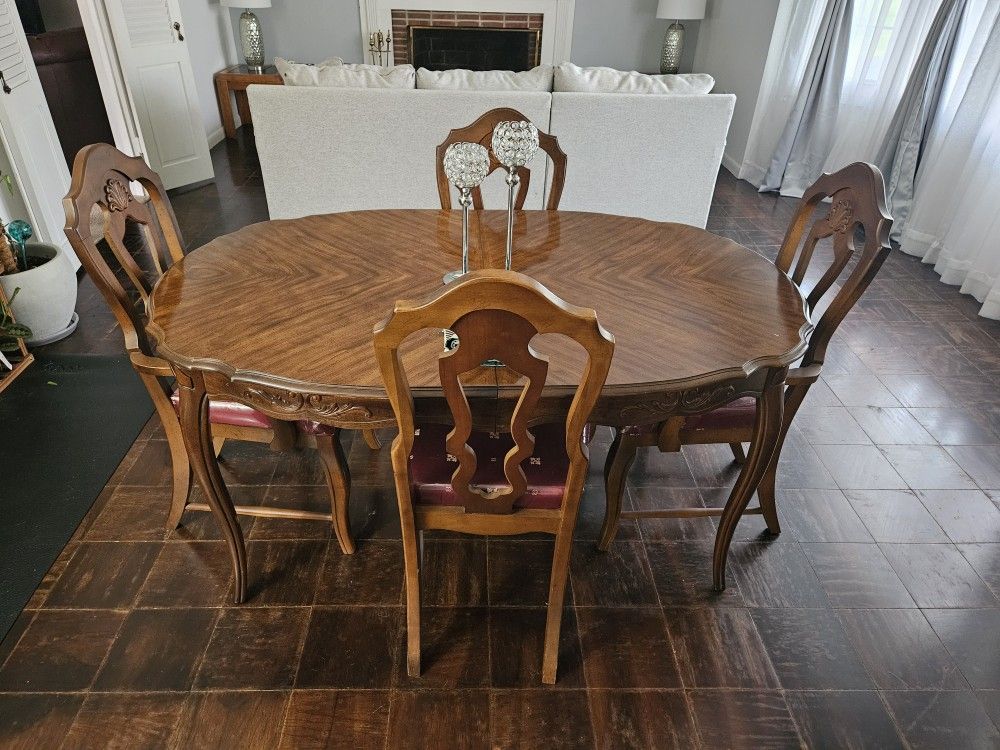 Vintage 4 Seat Dining Set - Must Pick Up