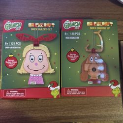 Brickcraft The Grinch Max& Cindy-Lou Decoration 121-Piece Brickcraft Building Set