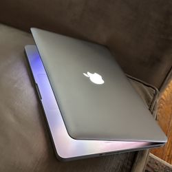 Apple MacBook Pro 13” I5/8GB/256GB SSD $140