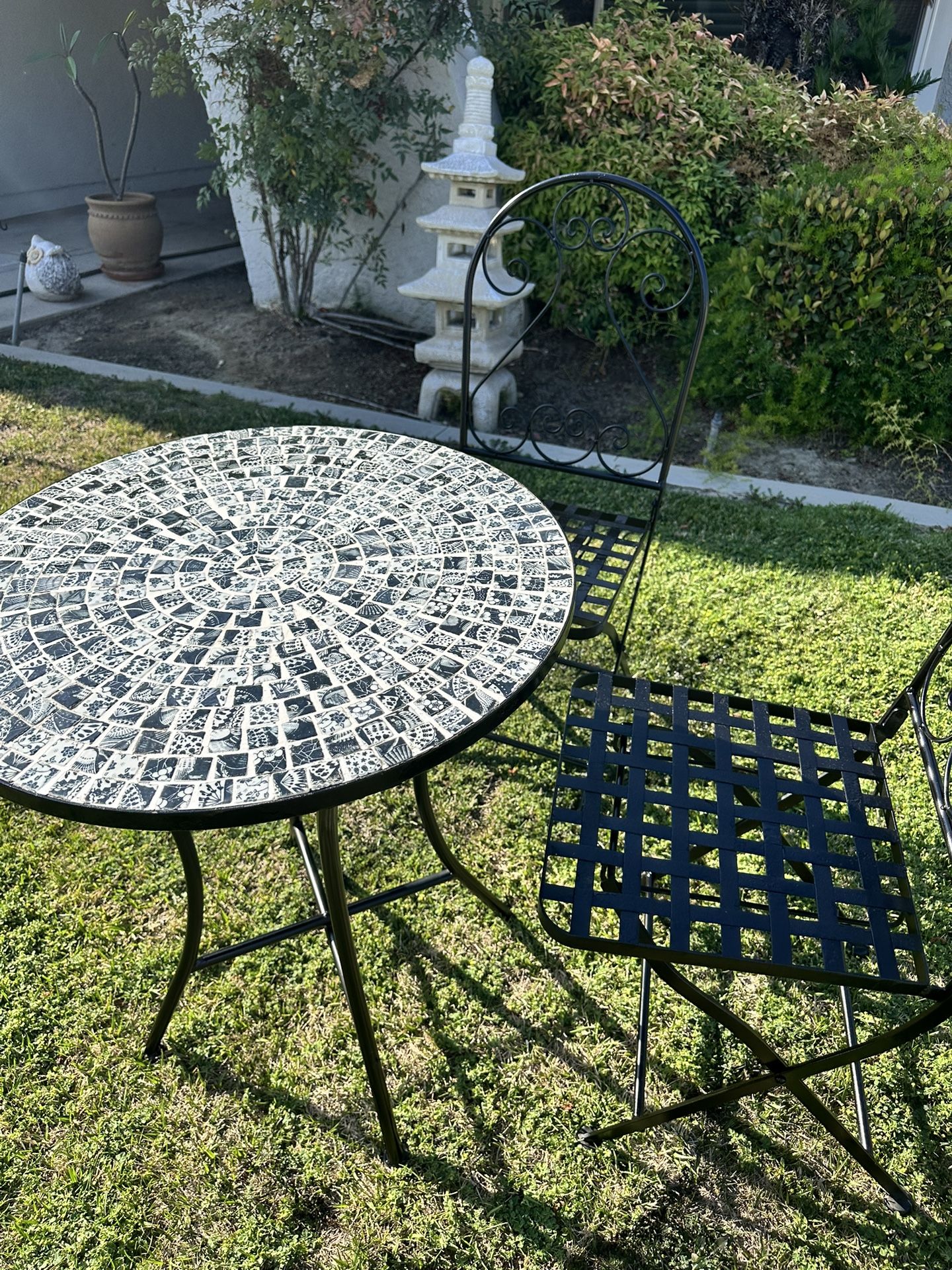 Bistro Table with 2 chairs