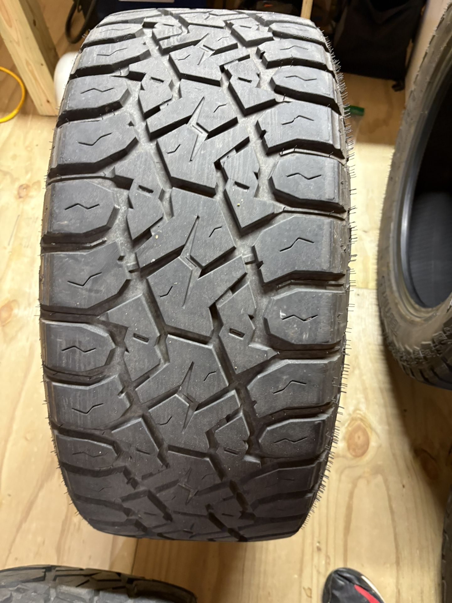 Tires 33x12.50r20