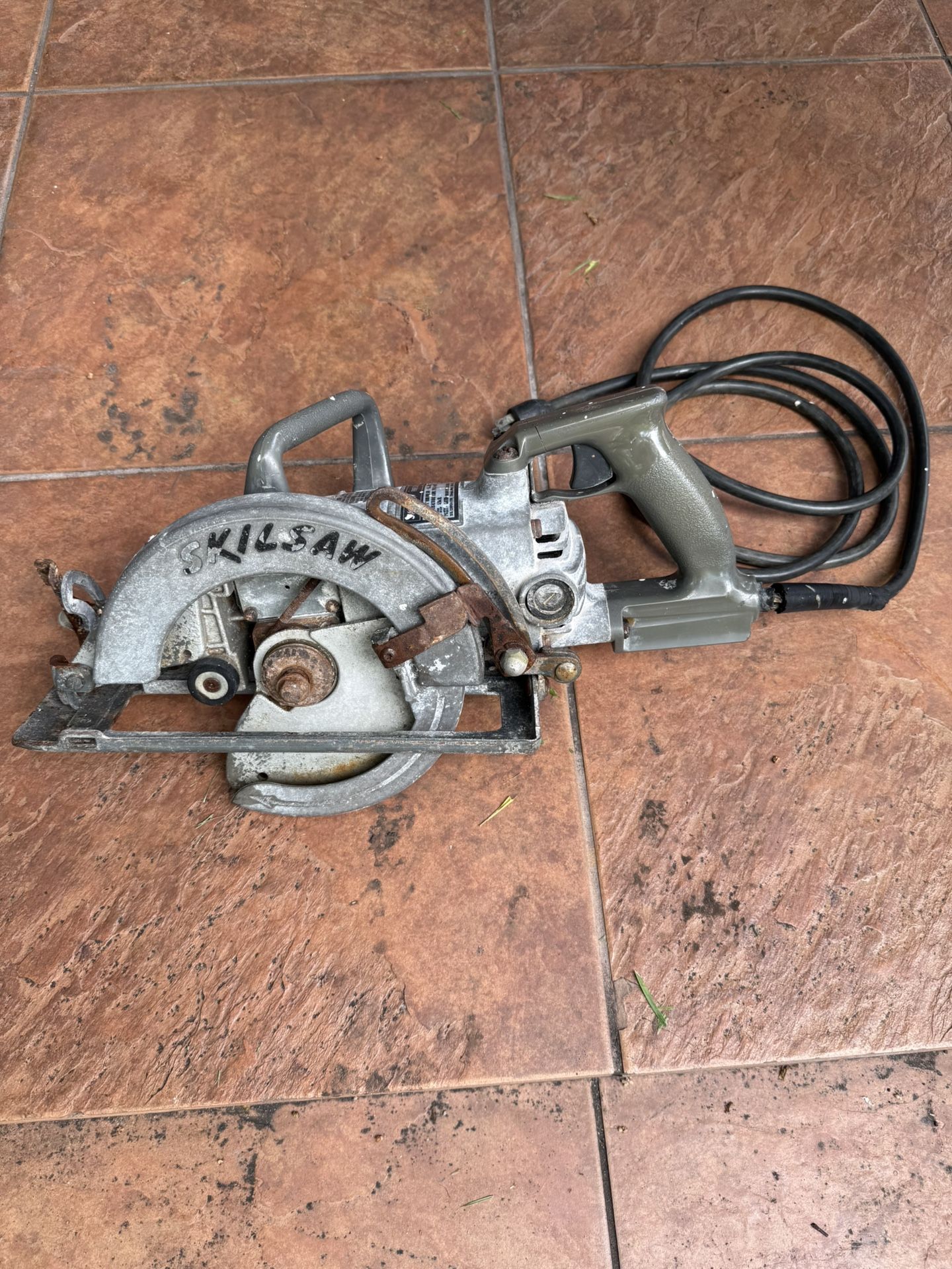 Skilsaw worm saw