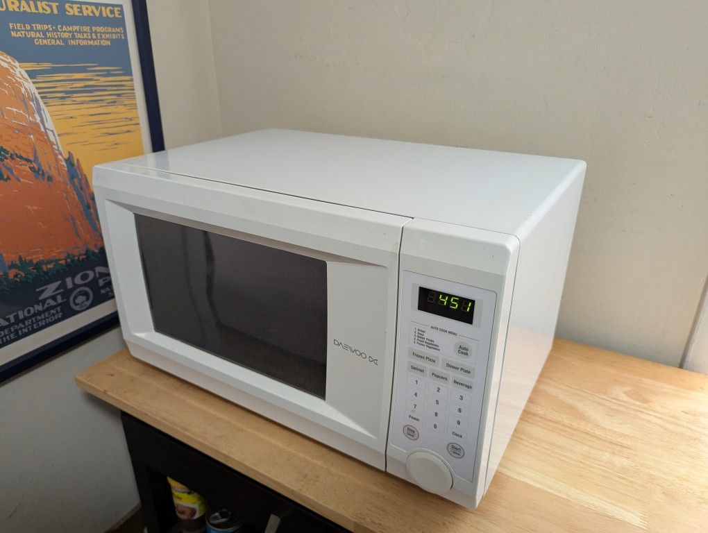 Daewoo White Countertop Mictowave