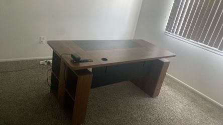 Professional office desk