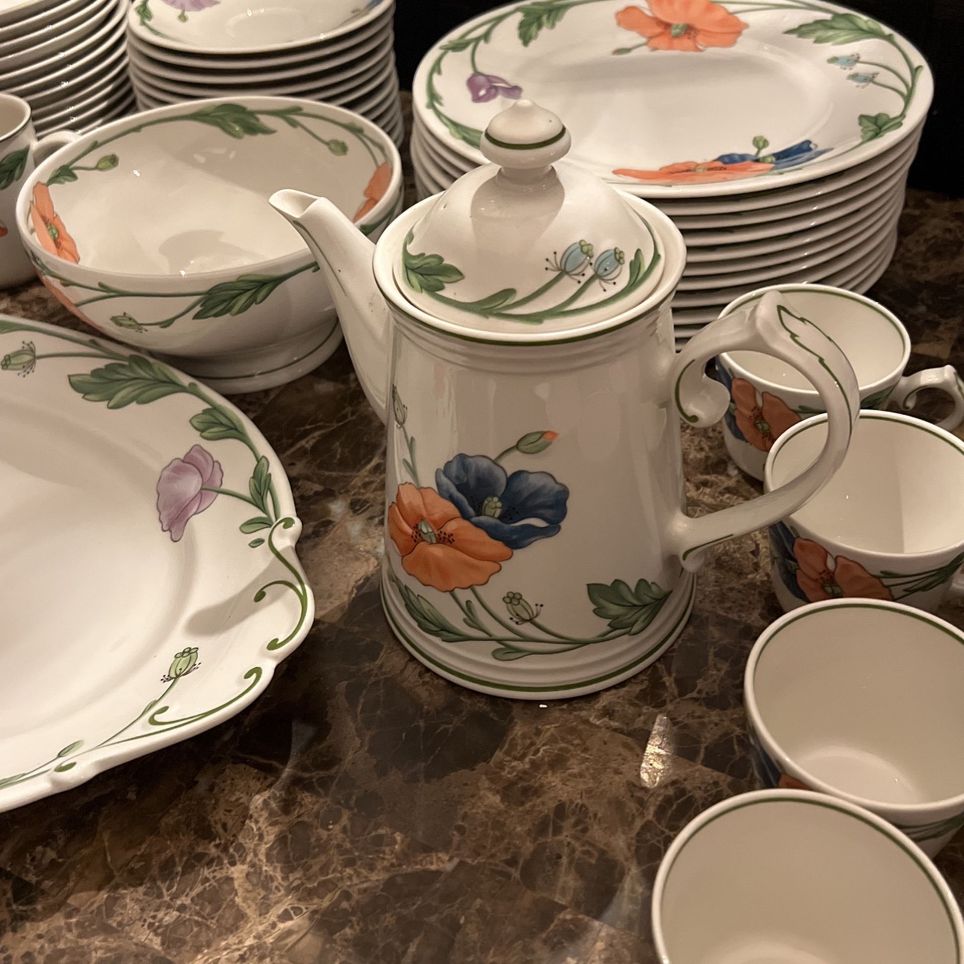 Villeroy & Boch  ( Amapola ) 86 Pc China Set