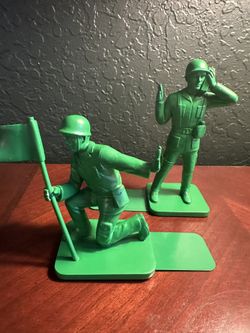 Army men bookends