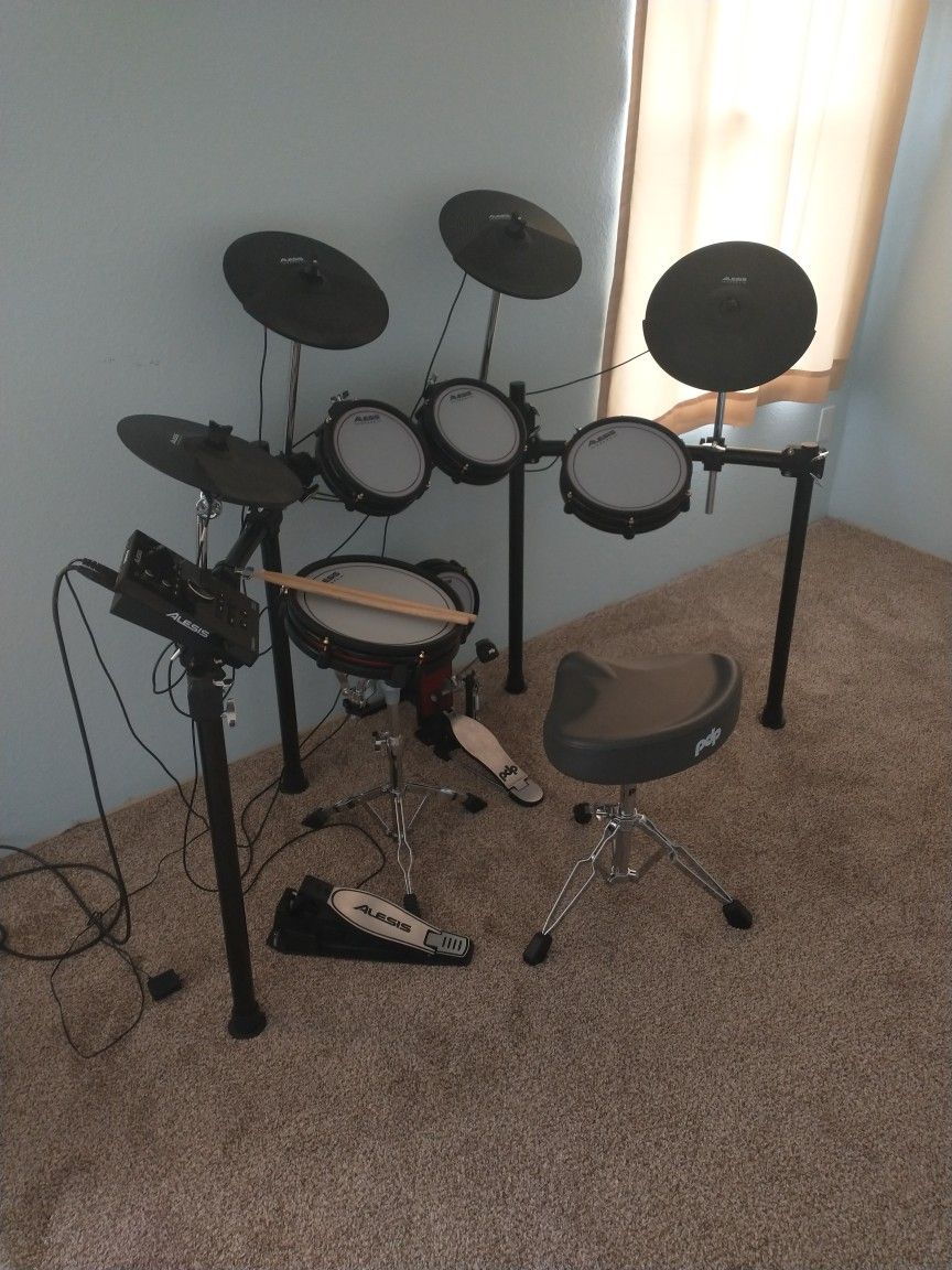 Alesis Crimson II Drum Set With Speaker