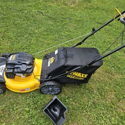 163cc Selfpropelled DEWALT LAWNMOWER