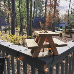 Picnic table
