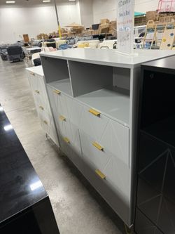 Dresser with 6 Drawers 39.5’’x15.5’’x42.5’’ (New in Box 3.11) Cómoda con 6 cajones 39.5''x15.5''x42.5'' (Nuevo en caja 3.11)