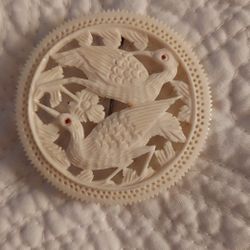 Vintage White Bird Design Brooch or Pin