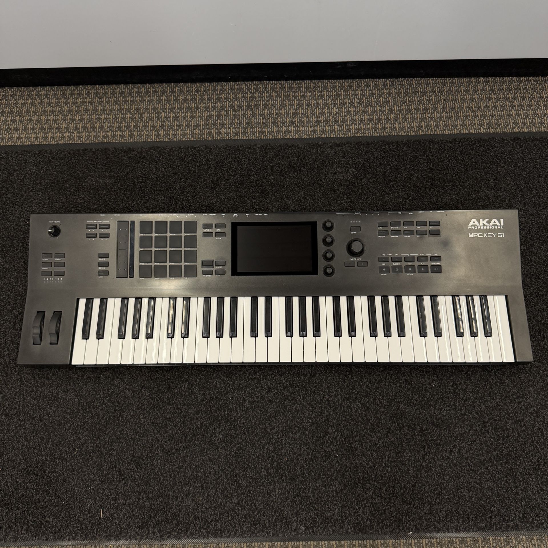 AKAI Professional MPC Key 61 Production Synthesizer Keyboard Workstation