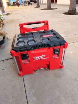 Milwaukee Rolling PACKOUT Toolbox