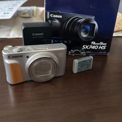 Canon SX740 HS