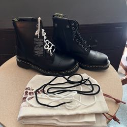 Dr Martens 1460 Needless