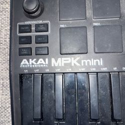 AKAI MPK mini 