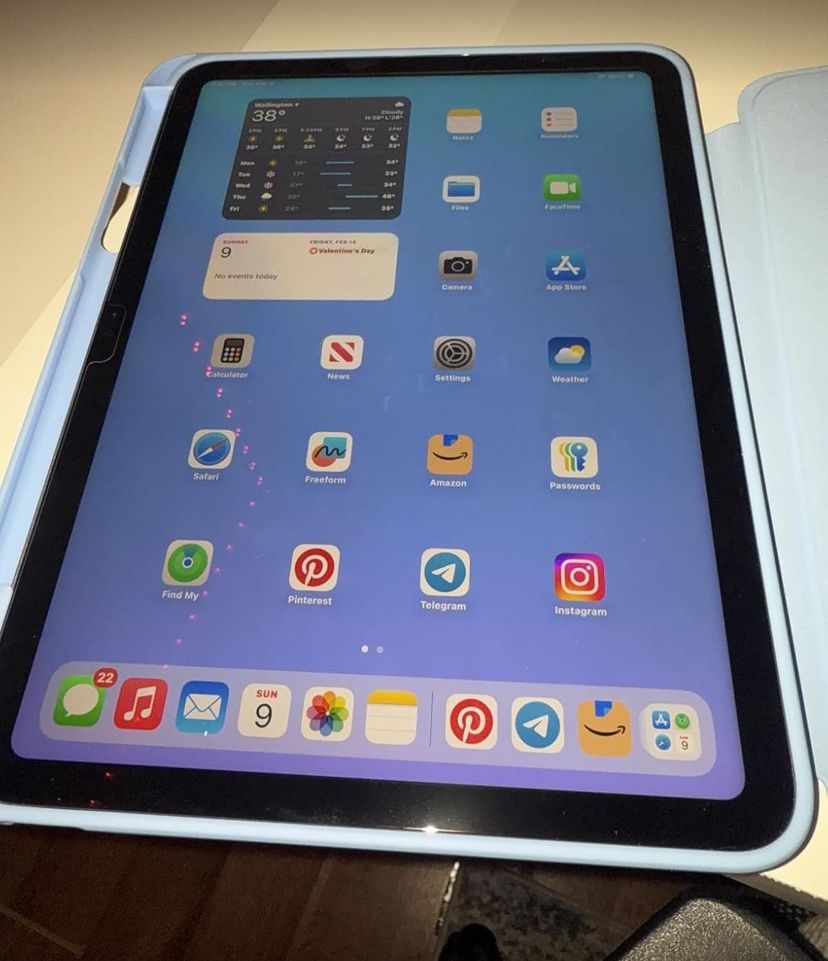Apple iPad 10 Generation, Blue , 10.9 ( POLICY I TAKE CASHAPP ONLY FOR PAYMENT ) I SHIP MYSELF THRU FEDEX ) IPad Comes With Charger )
