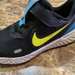 Children’s Unisex Nike Size 13.5 