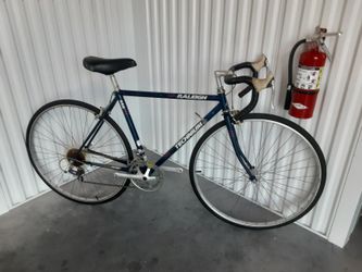 Vintage Raleigh road bike very nice perfect for single speed conversion very rare!!