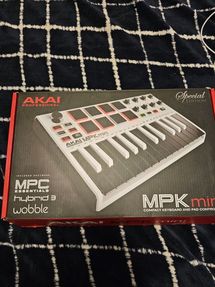 Akai Mini