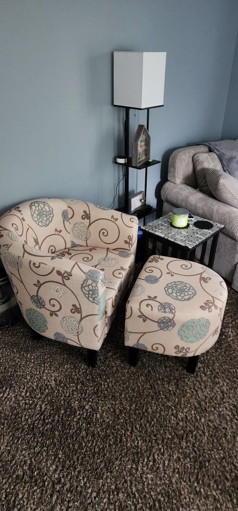 Barrel Chair And Ottoman New Condition 