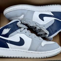 Youth Air Jordan 1 Mid 5 1/2 Y