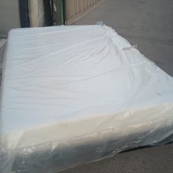 Queen Tempurpedic Tempurcloud Mattress And Box Spring 