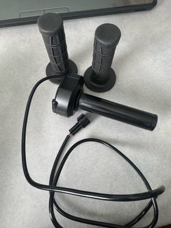 E bike twist throttle with rolling bearing