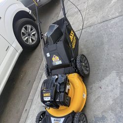 Dewalt 21 in. 163cc Briggs and Stratton 725Exi Engine Rear Wheel Drive 3-in-1 Gas Self Propelled Walk Behind Lawn Mower