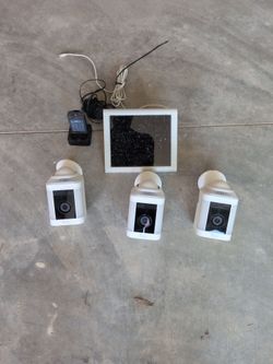 Ring wireless home security bundle -3. Battery spotlight cams solar & charger