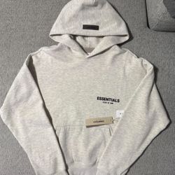 🔥 ESSENTIALS FEAR OF GOD LIGHT OATMEAL HOODIE – SIZE XL (NEW)