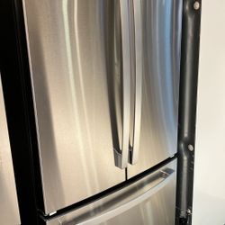 🎁Limited Time Only⏱️ 18.6 cu. ft. Counter Depth French Door Refrigerator in Fingerprint Resistant 