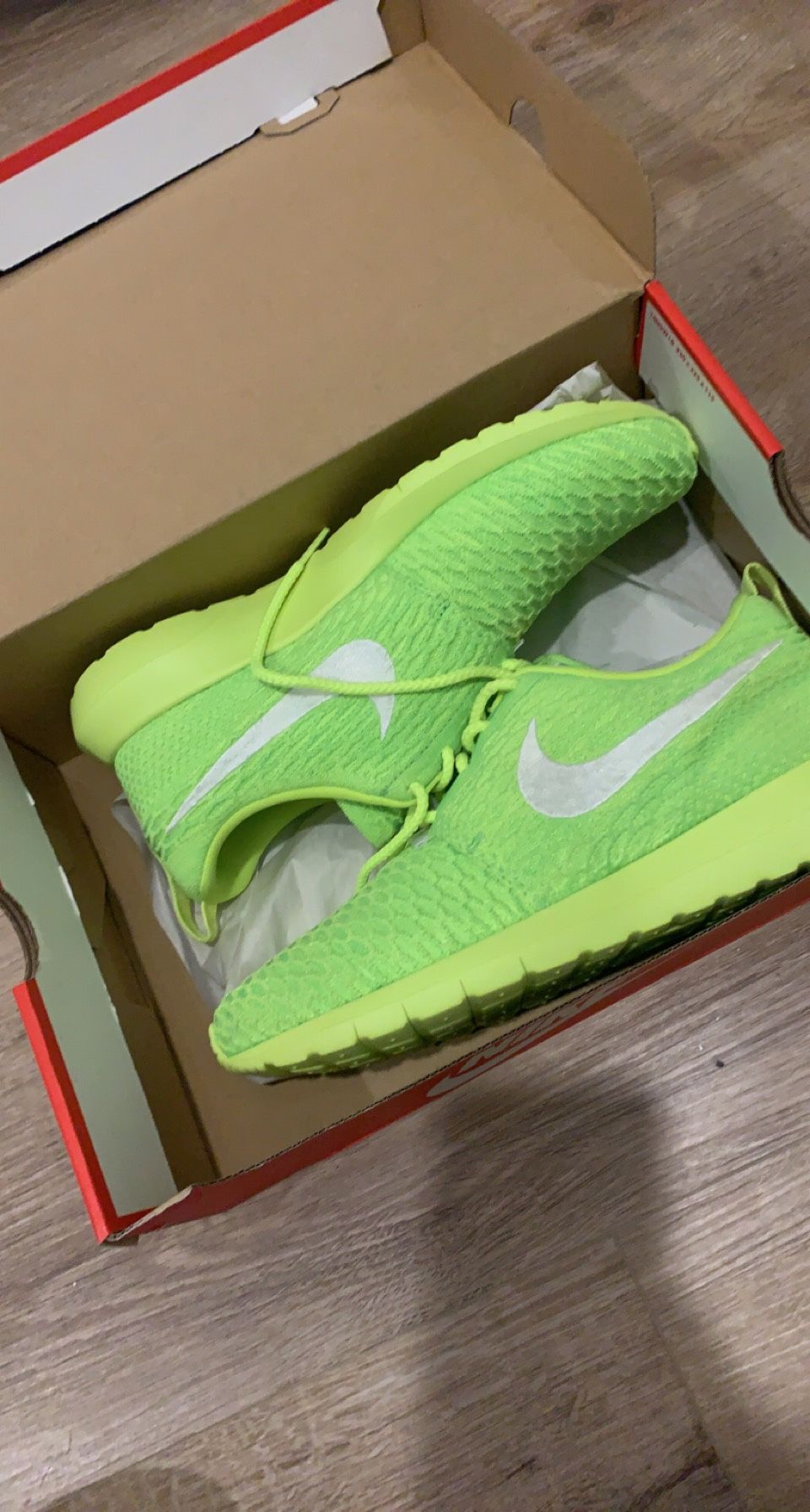 Brand New Nike Flynit Electric Green Mens Size 9 Sneaker